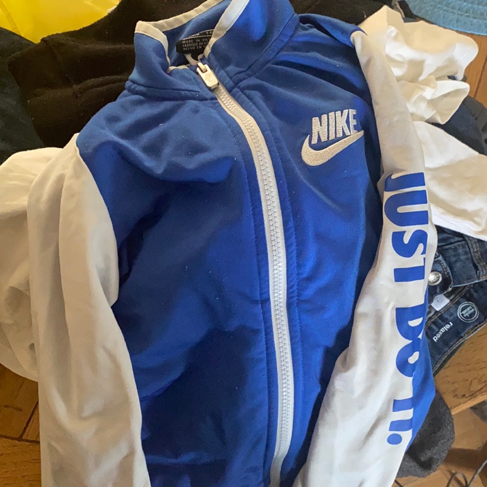 nike sweat shirt